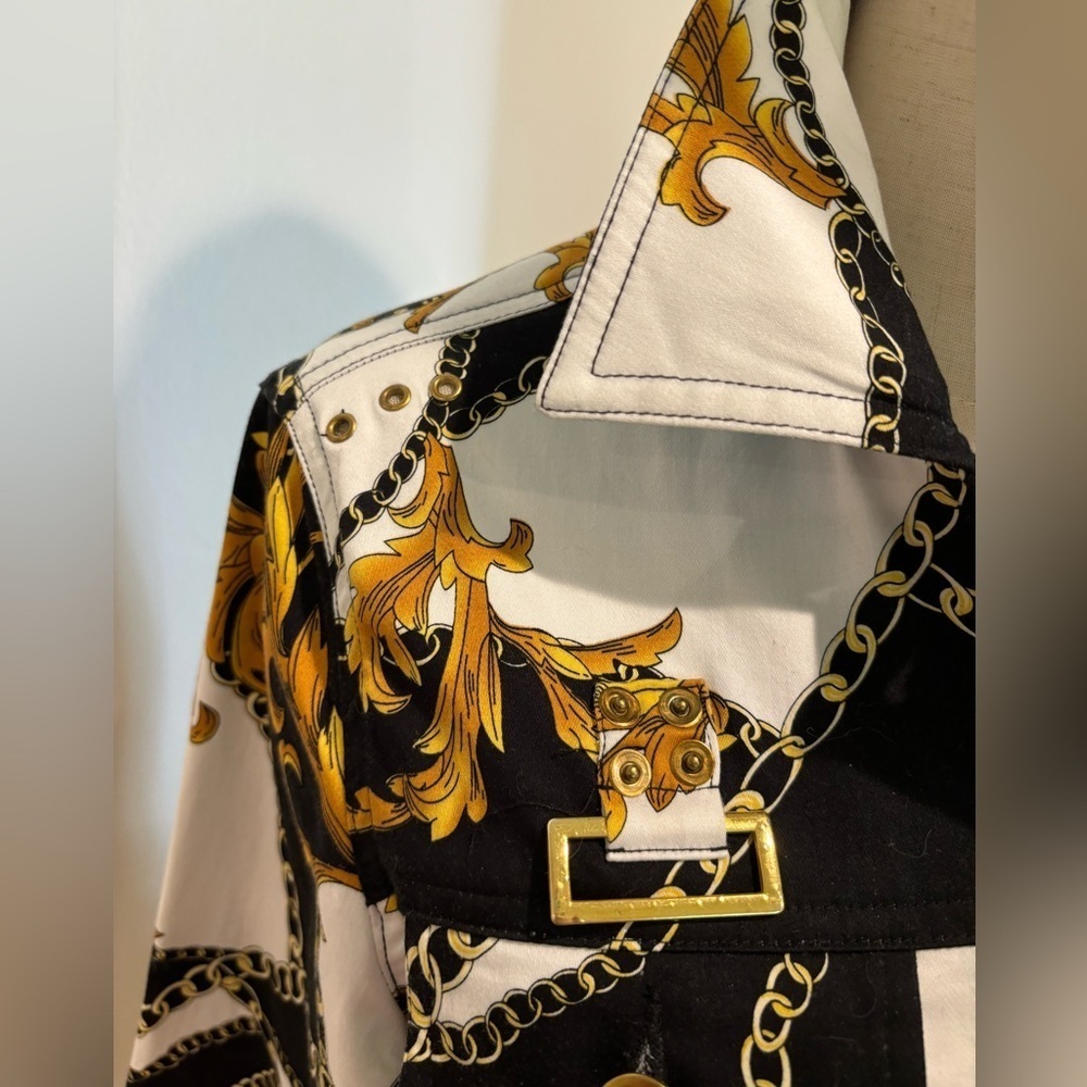 90s ACANTHUS & CHAIN JEAN JACKET WHITE, BLACK, & GOLD PATTERN BRASS TONE DETAILS - Picture 7 of 11
